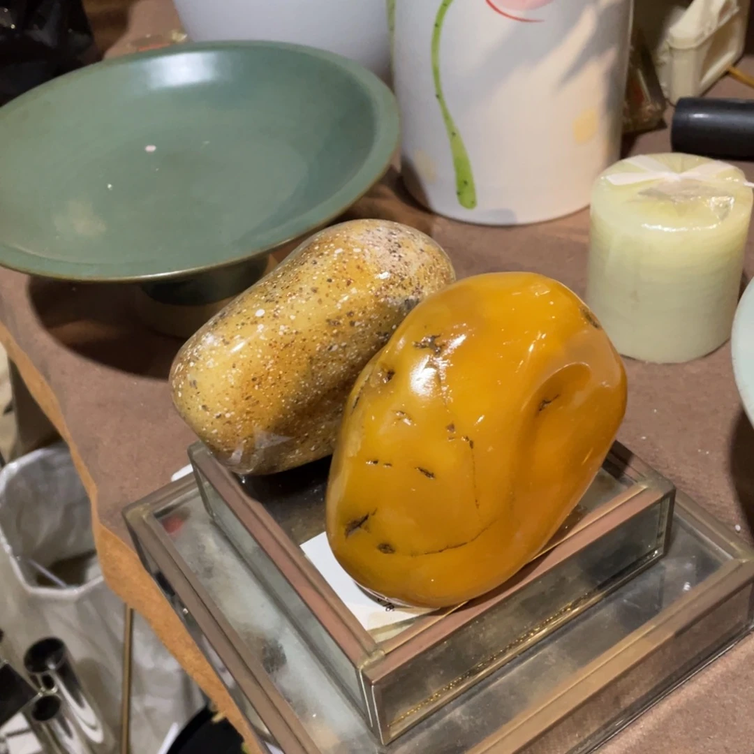 陶瓷花瓶，仿真绿植。2