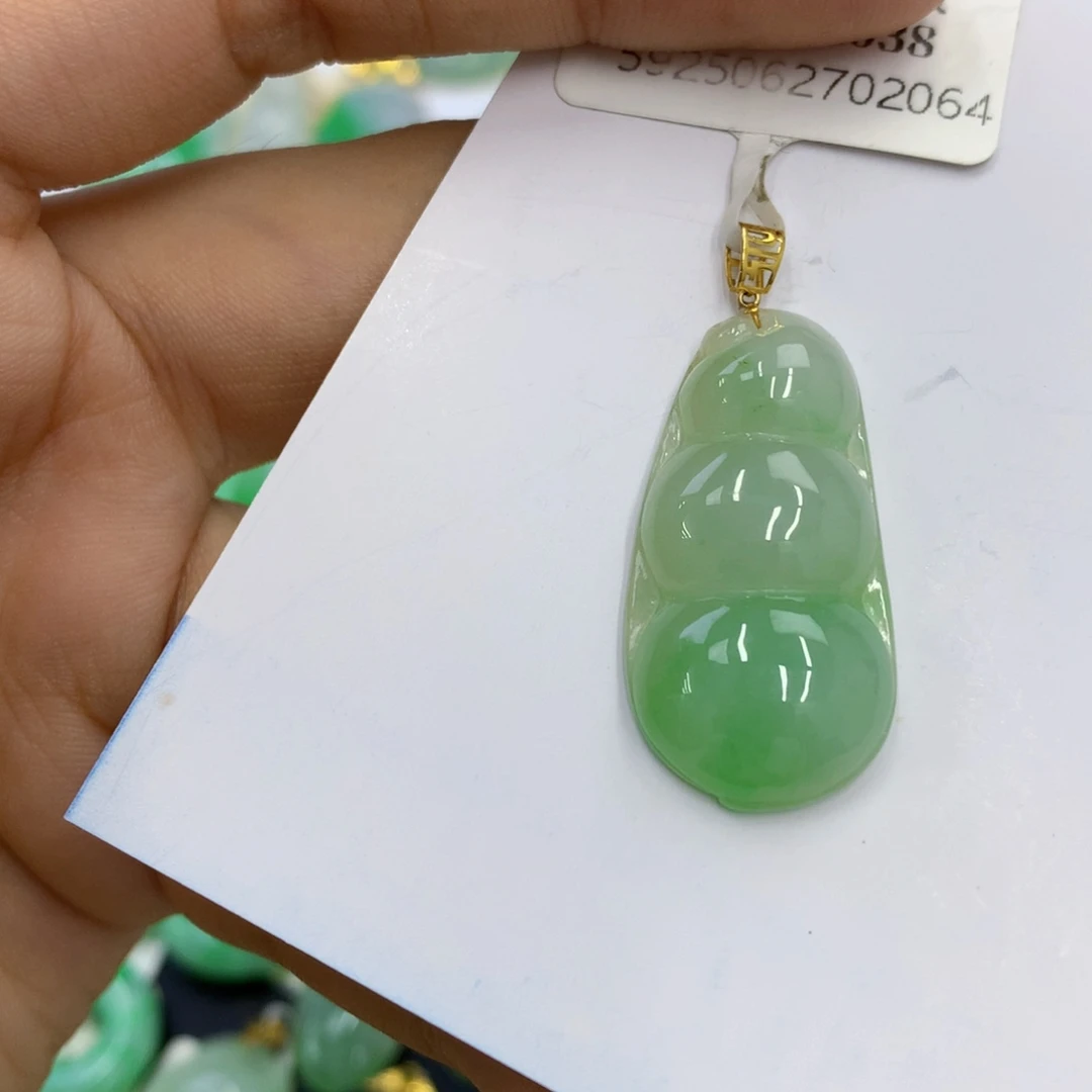 翡翠18K金镶嵌颈饰翡翠