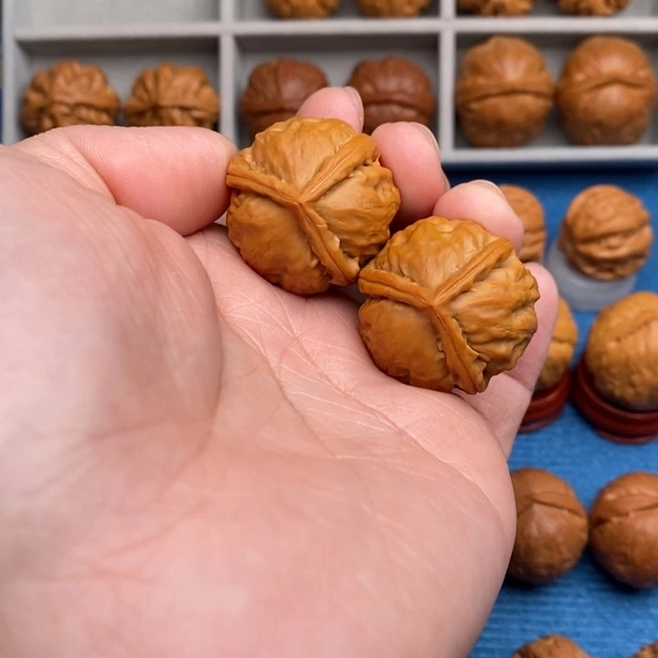 让***由把件文玩核桃三棱