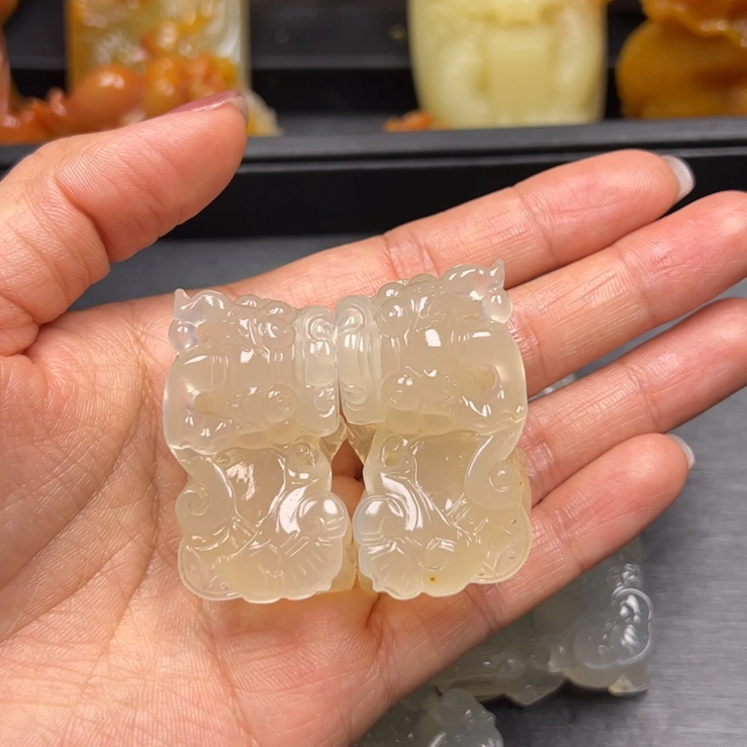 无***名石英质玉（黄龙玉）未镶嵌颈饰