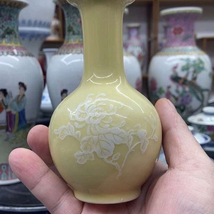 陶瓷景德镇瓷器堆白花瓶