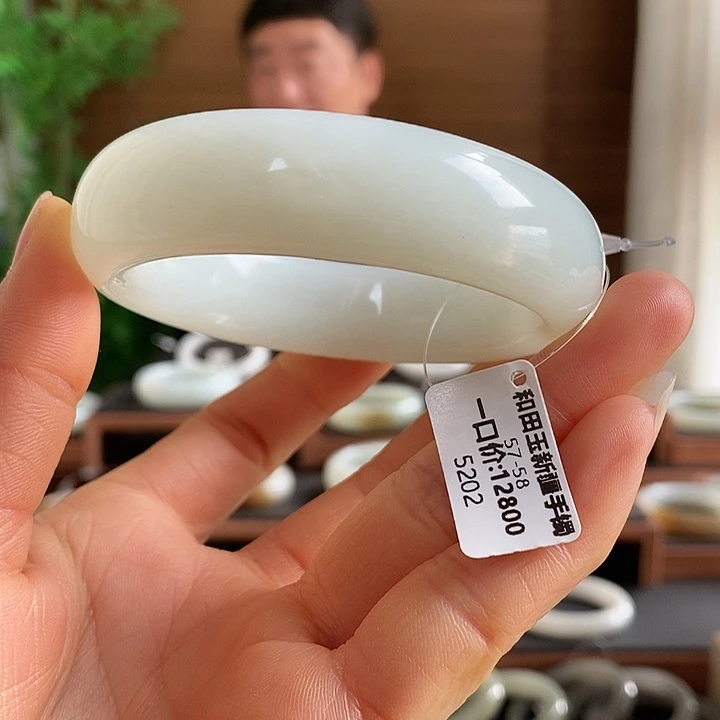 和田玉未镶嵌手镯5202