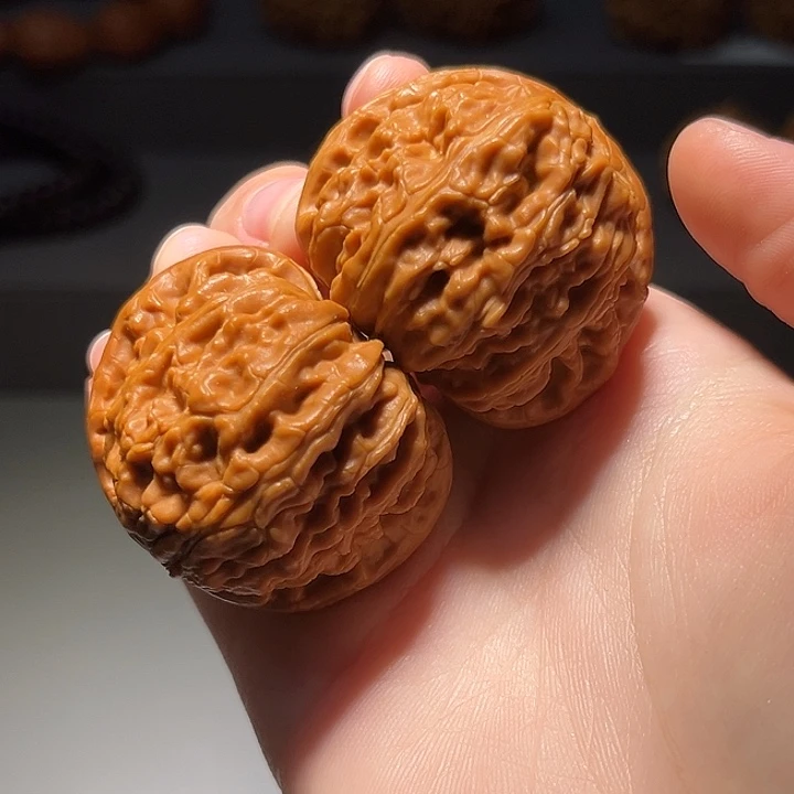 文玩核桃把件闷白364