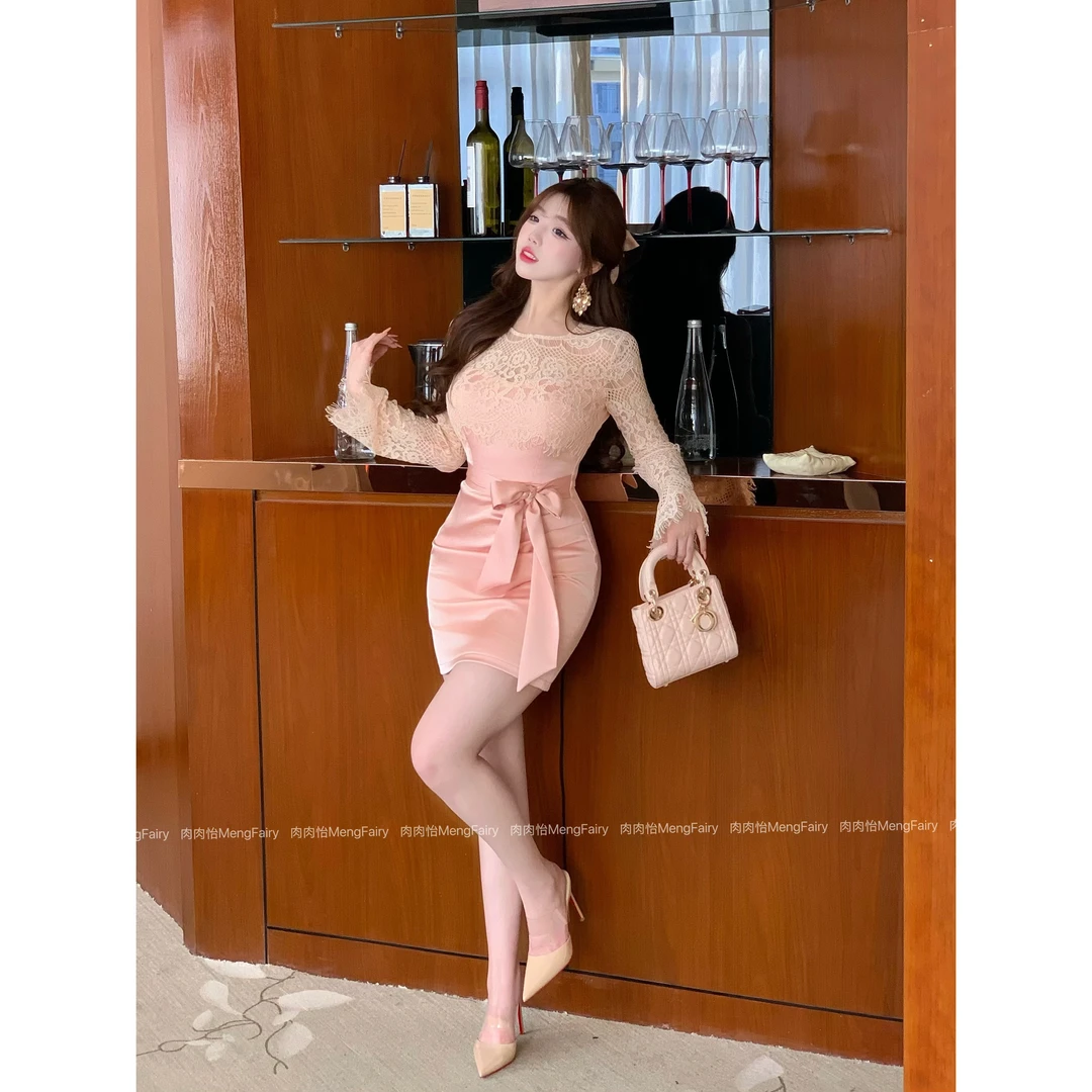 萌面侠肉肉怡 现货【迷失粉晶】纯欲镂空蕾丝缎面拼接连衣裙6610B