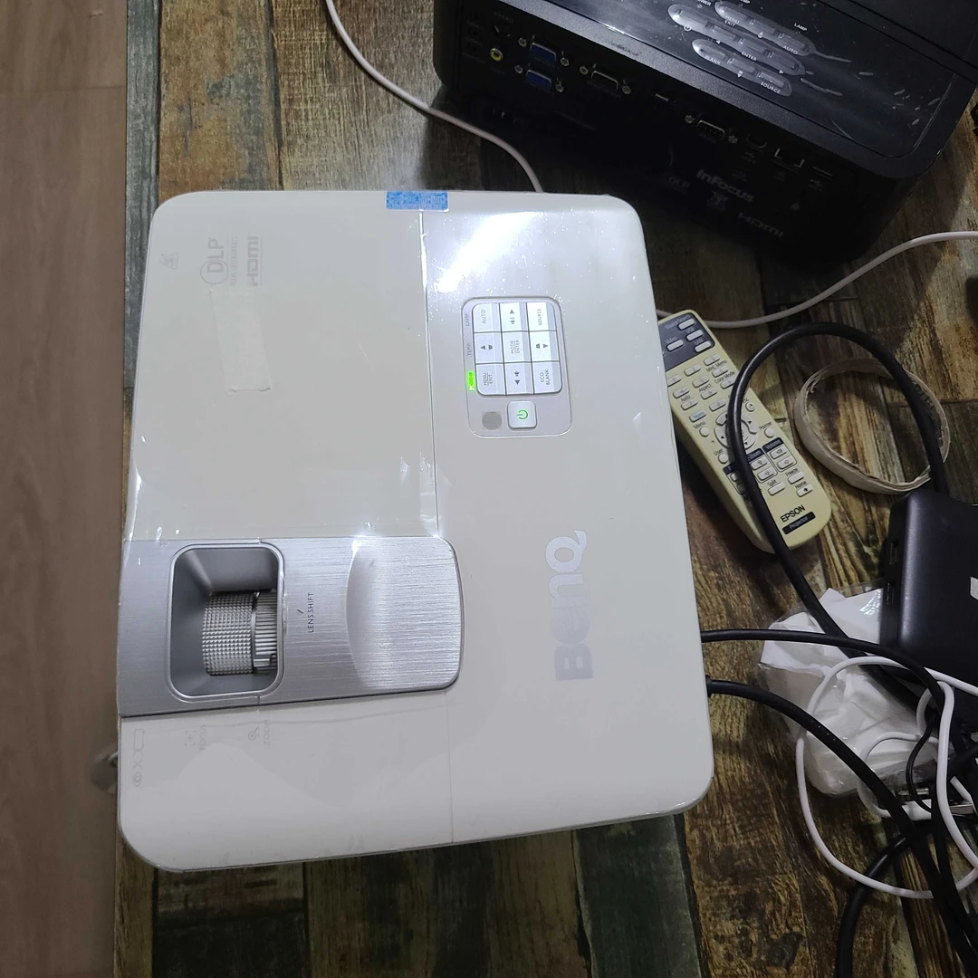 9新  1080p 明基H9410长焦投影机