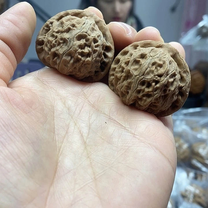 文玩核桃把件37宫灯红皮