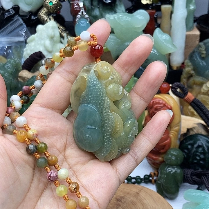 岫玉未镶嵌吊坠挂件