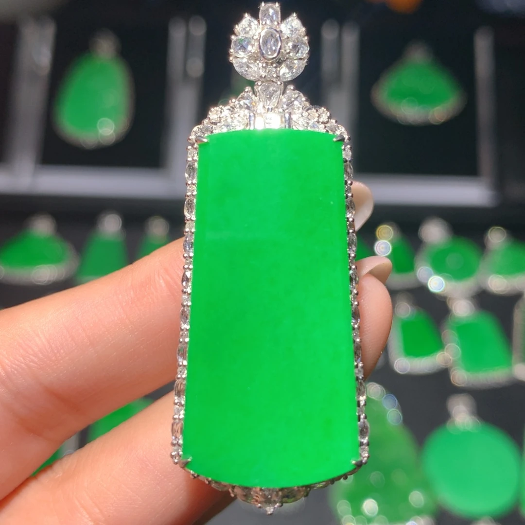 翡翠18K金镶嵌颈饰翡翠