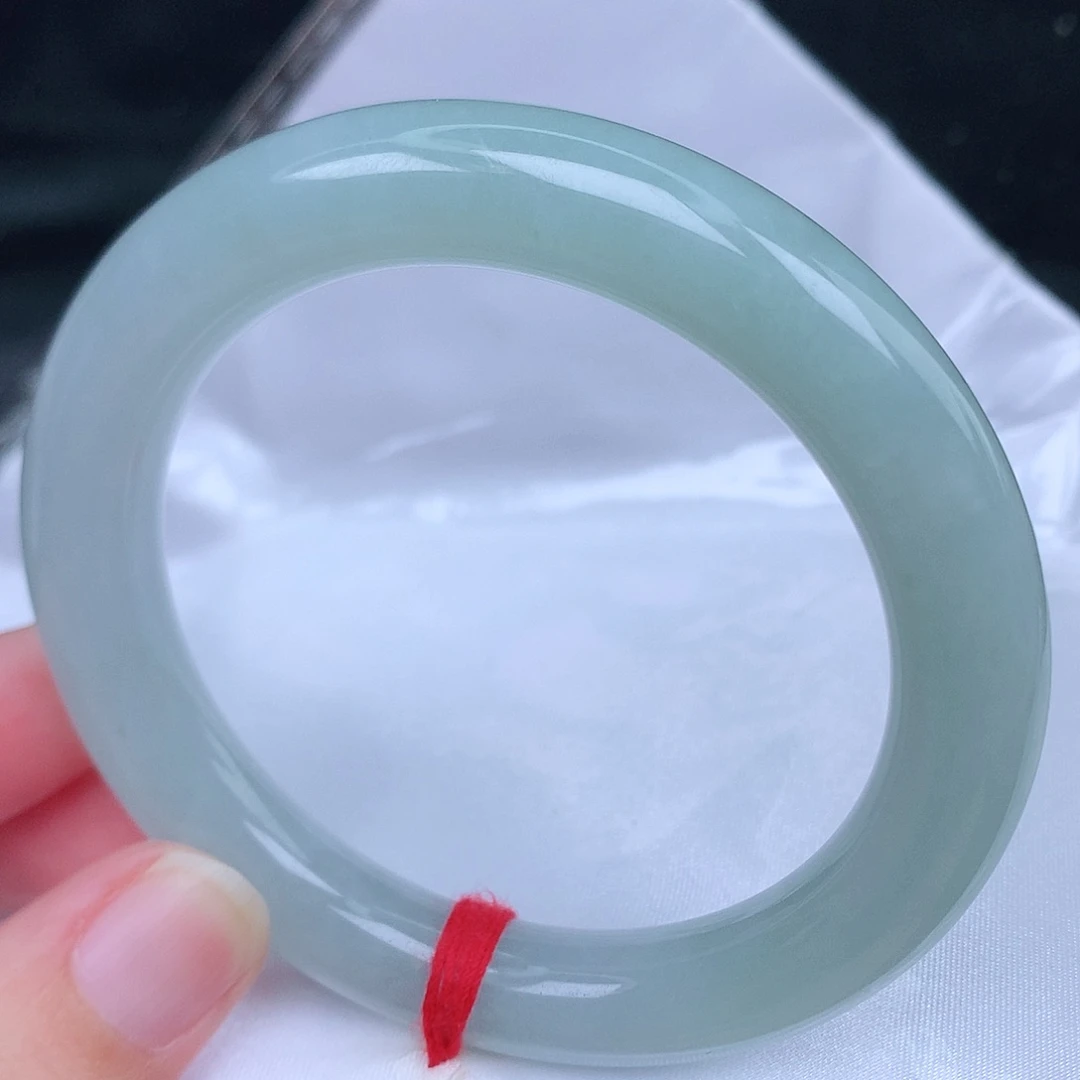 未镶嵌手镯（圆镯）翡翠天然