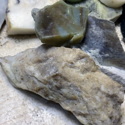 透闪石质玉未镶嵌珠宝奇石h***o