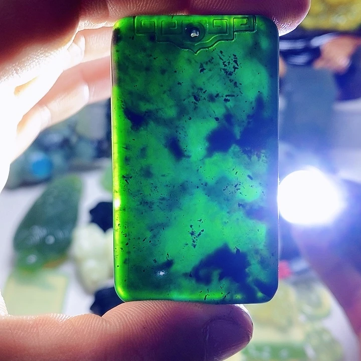 蛇纹石玉未镶嵌挂件