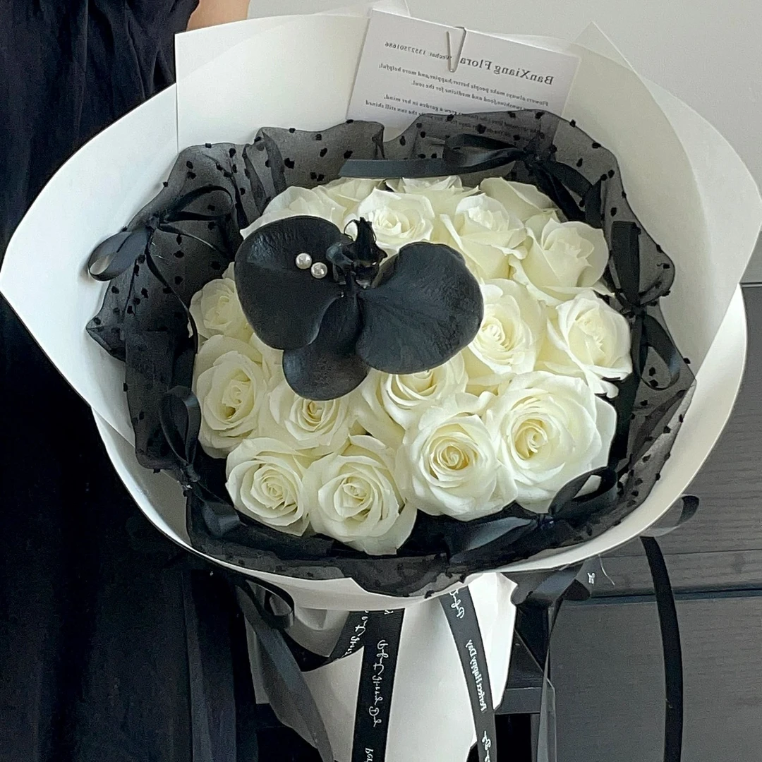 【与你坠星河】19朵白玫瑰混搭蝴蝶兰生日表白鲜花送女友送闺蜜花店免费送花上门A5