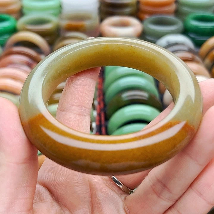 未镶嵌手镯（圆镯）石英质玉