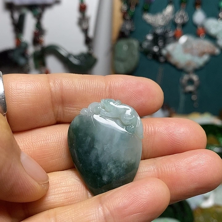 翡翠未镶嵌吊坠(赠链)