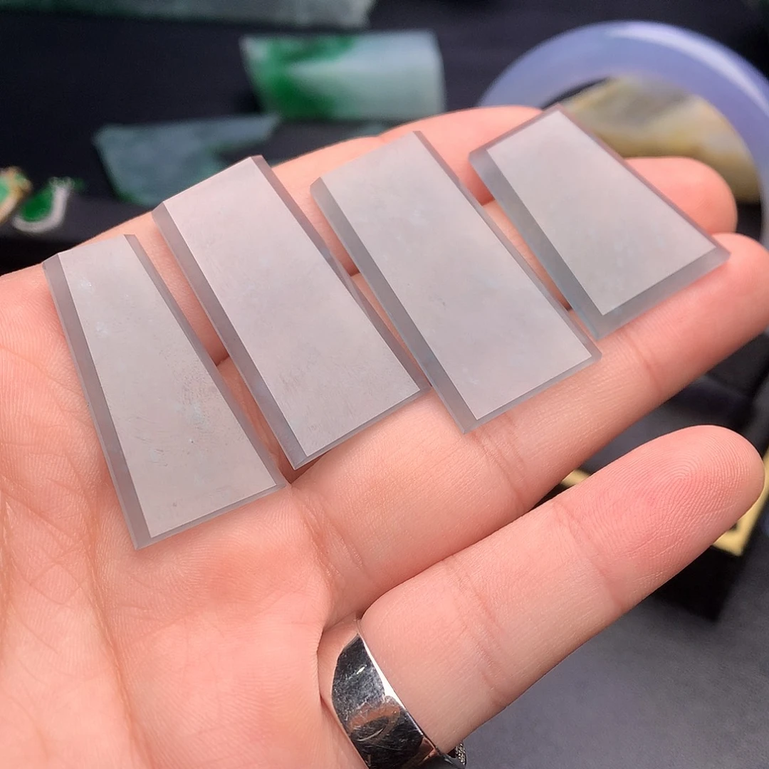 尚***告翡翠未镶嵌颈饰天然翡翠A货无事牌
