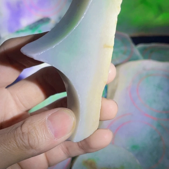 翡翠未镶嵌挂件片料