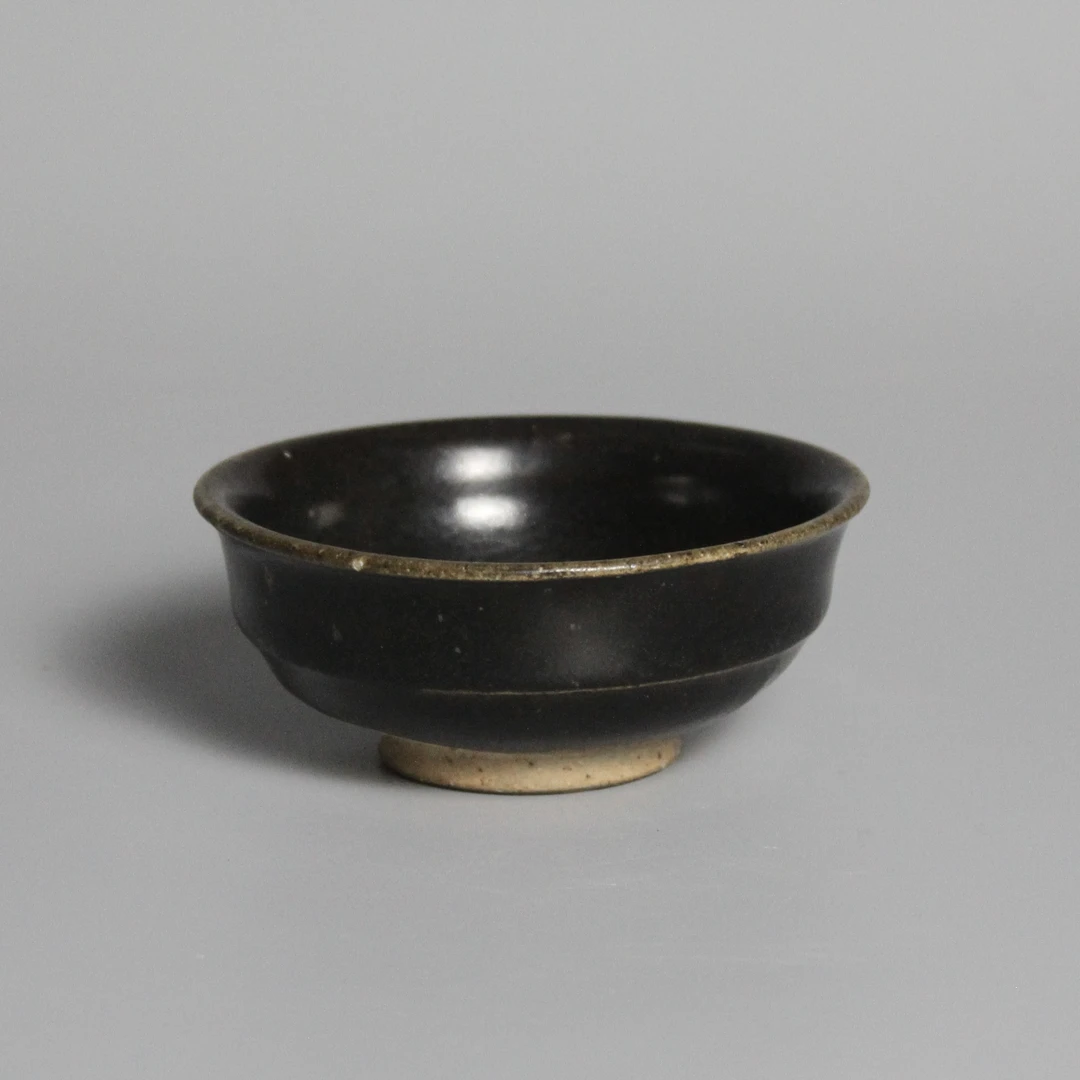 （10）黑釉平底宫式碗