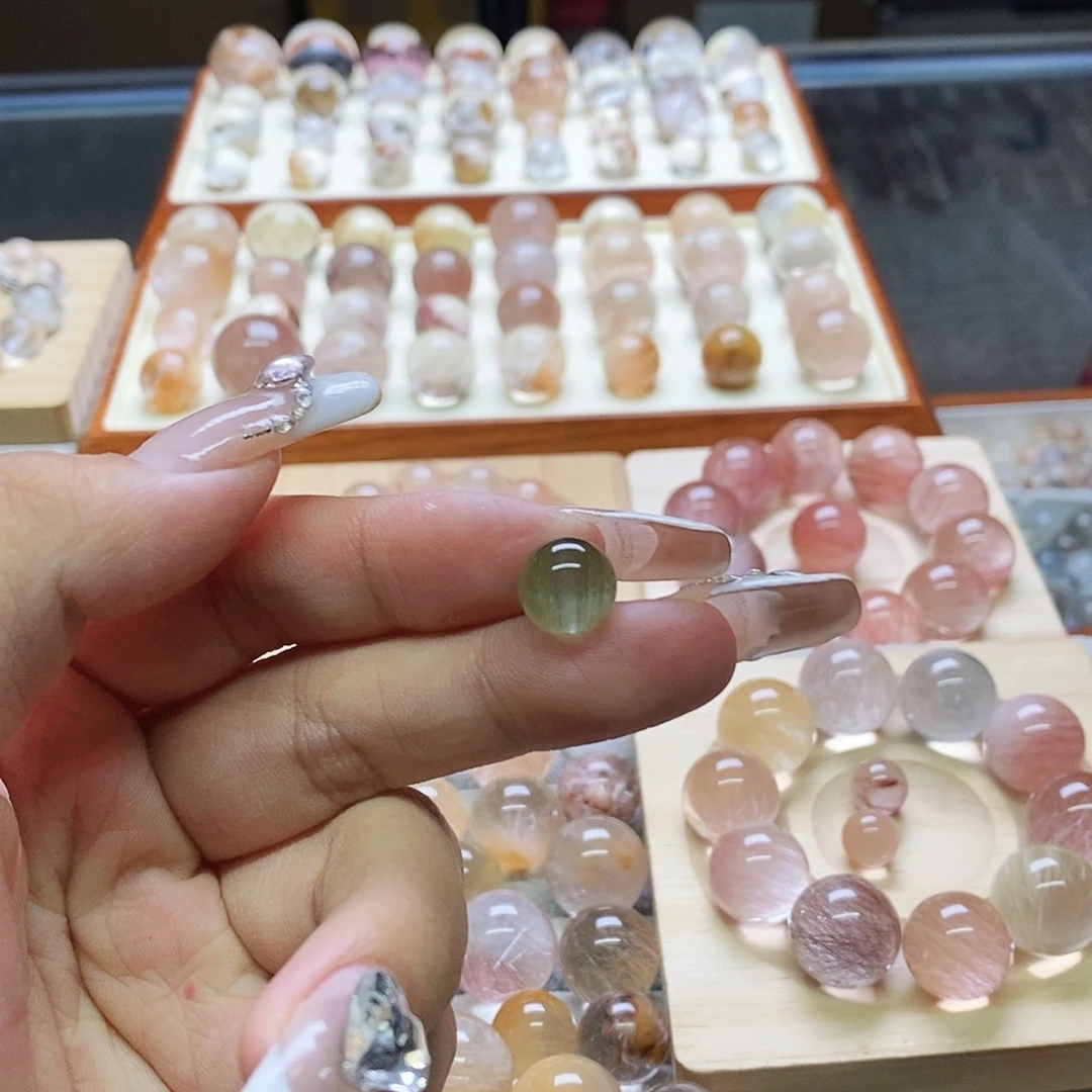 。***灰未镶嵌颈饰水晶单珠