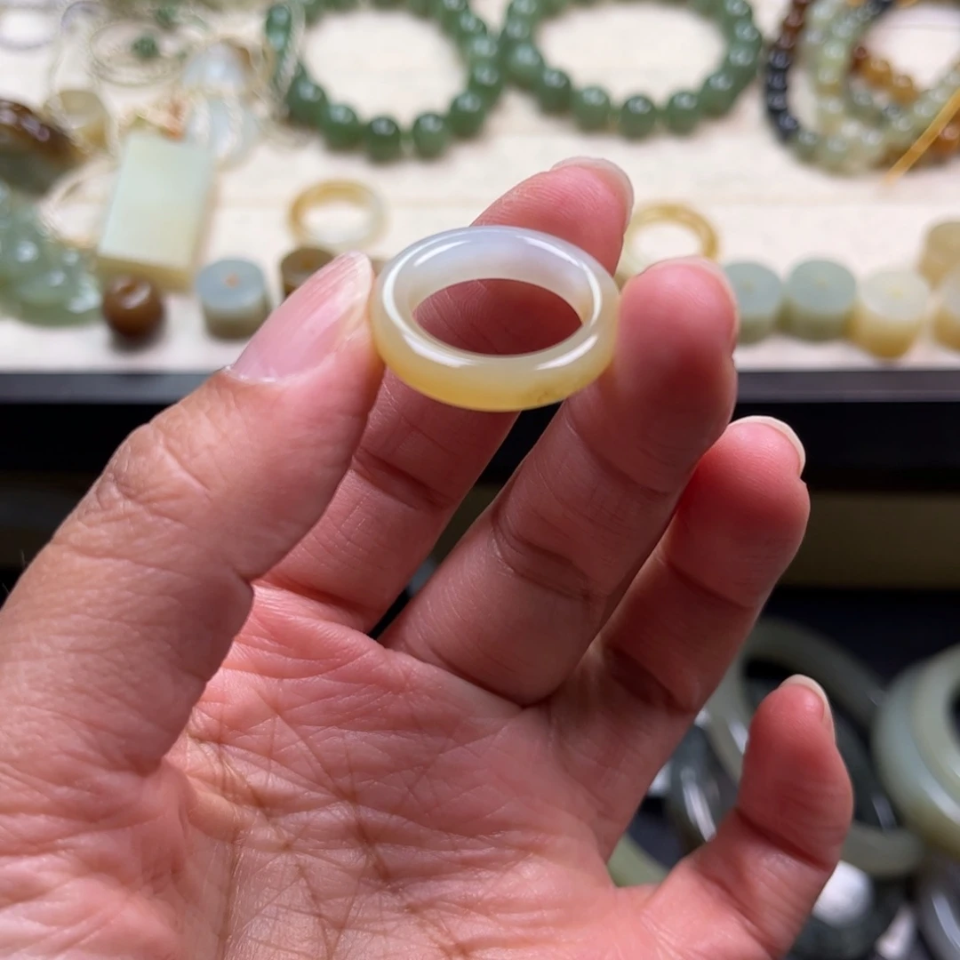 和田玉（糖玉）未镶嵌珠宝半成品指环17.5