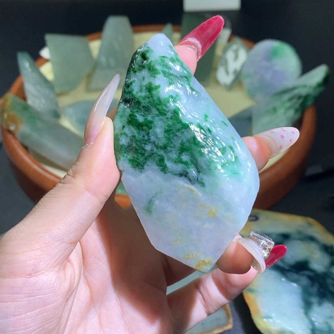 翡翠未镶嵌颈饰mm