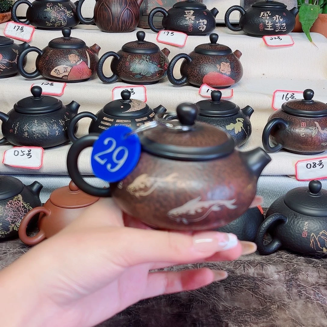 170毫升微微瑕纯手工锤纹刻填潘壶