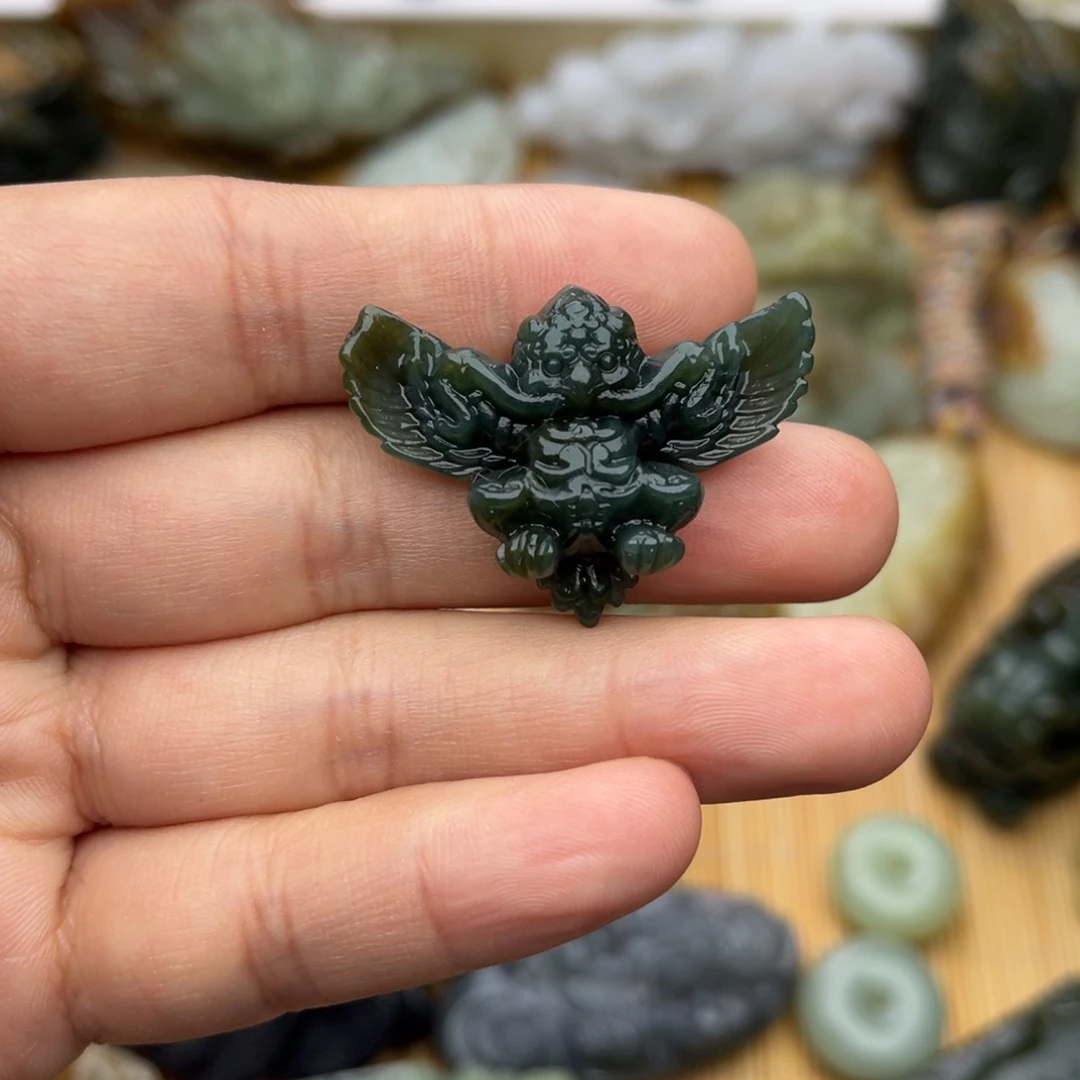 和田玉未镶嵌颈饰瑕疵款