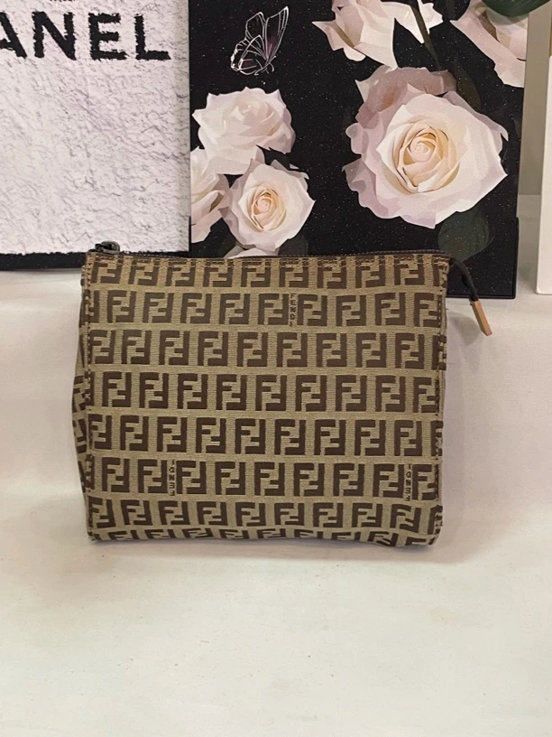 95新 FENDI/芬迪 兔兔奢/芬迪小洗漱/240619143