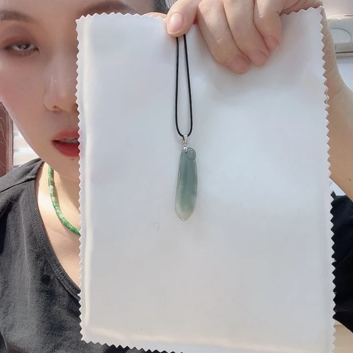 颈饰银S925镀金镶嵌翡翠福瓜 比较大
