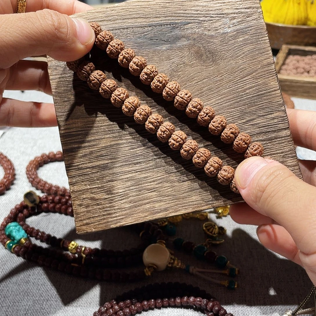 欢****金刚菩提吊坠老树王手持