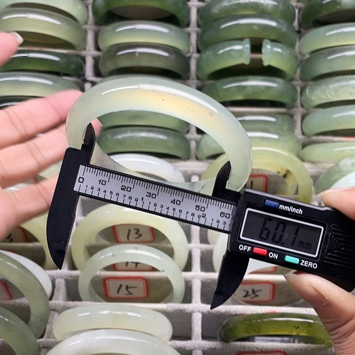 蛇纹石玉未镶嵌手镯12