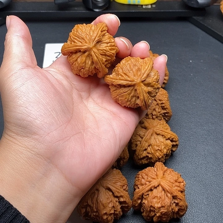 无***欢文玩核桃把件白奔