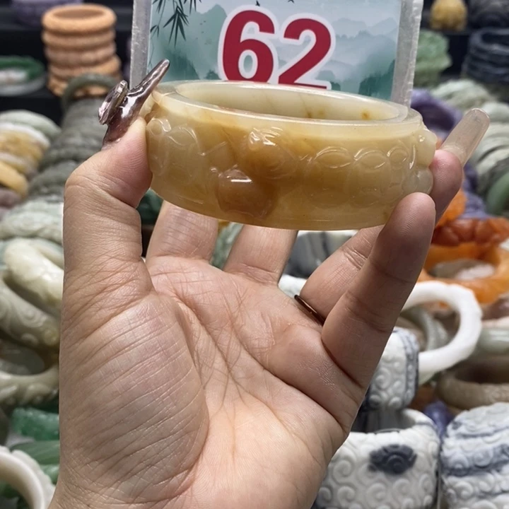 石英岩玉未镶嵌手镯