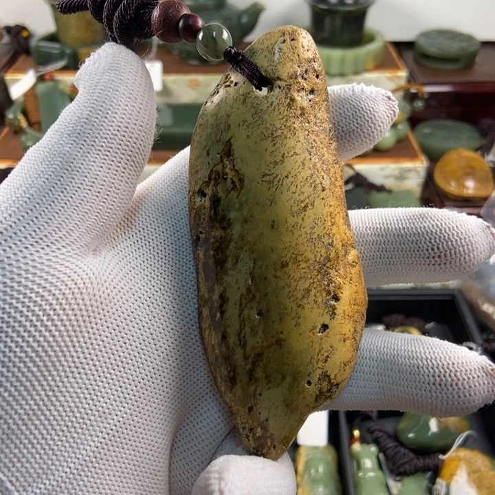 岫岩河磨玉（透闪石质玉）未镶嵌把件