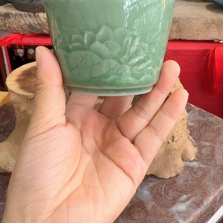 主人杯一个，瓷。品茗