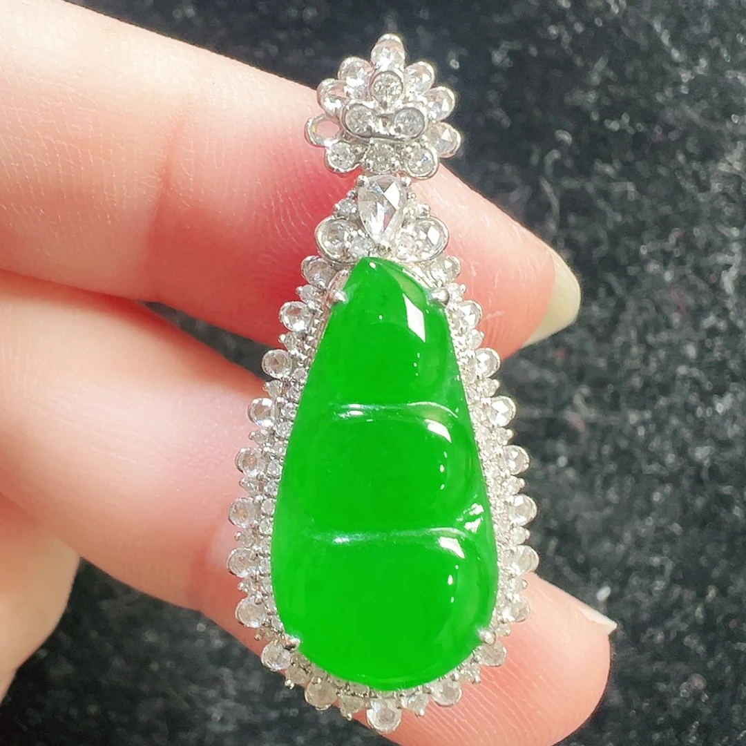 翡翠18K金镶嵌颈饰