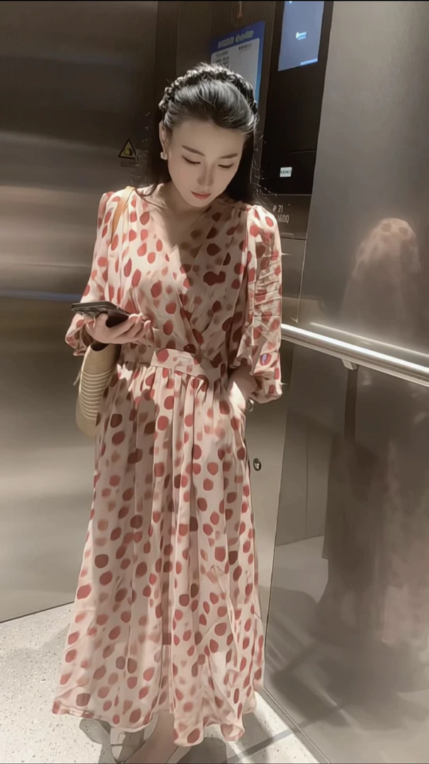 【杭州原版】红色波点连衣裙夏V领高级感灯笼袖气质显白显瘦中长裙