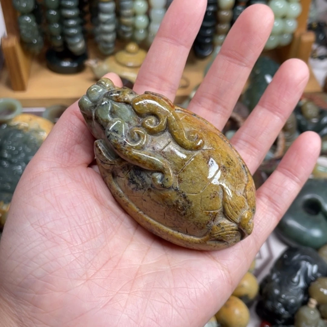【闪购商品】未镶嵌岫岩河磨玉（透闪石质玉）把件