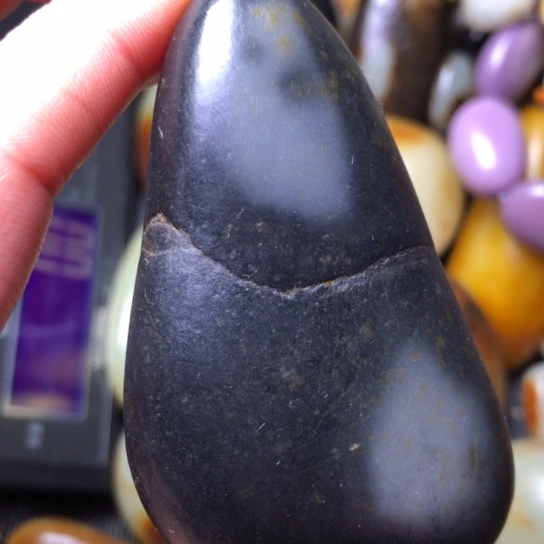 和田玉（翠青玉）未镶嵌珠宝奇石