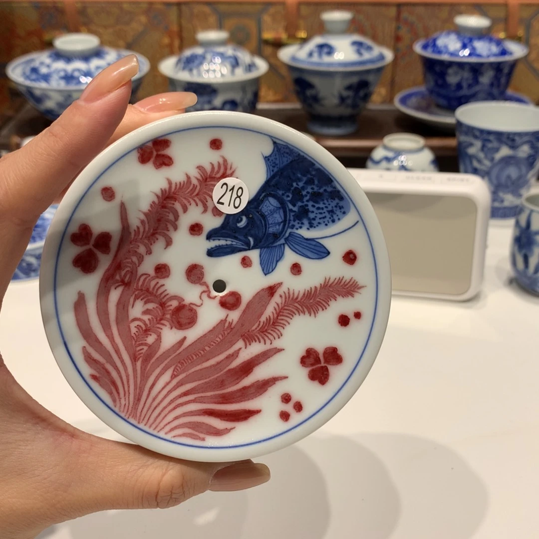 君*218青花釉里红盖置一块