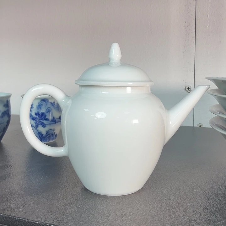 陶瓷玉质素胎壶。