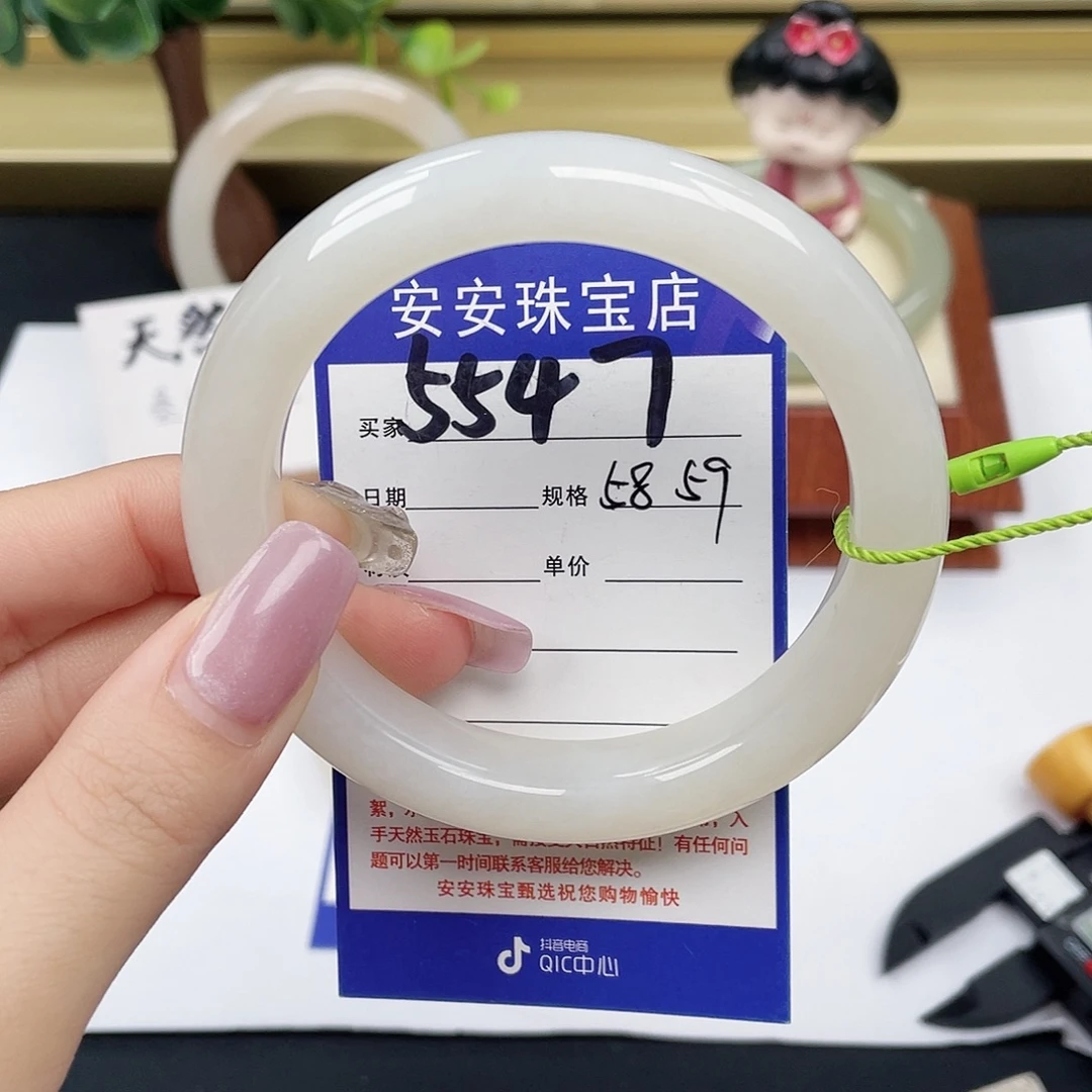 和田玉未镶嵌手镯