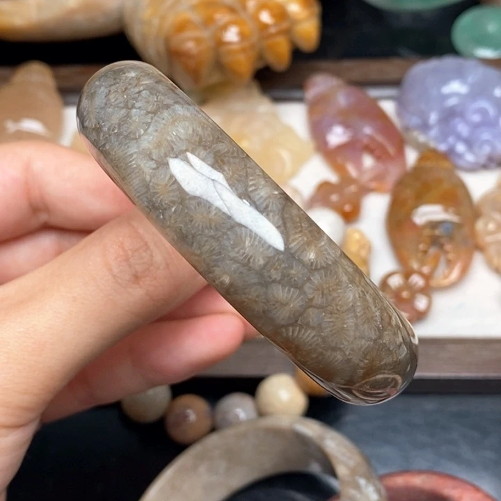 硅化珊瑚（珊瑚玉）手镯未镶嵌?****果