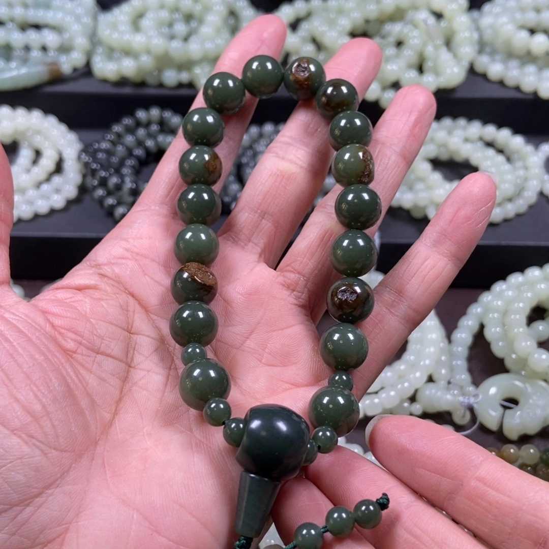 和田玉未镶嵌把件