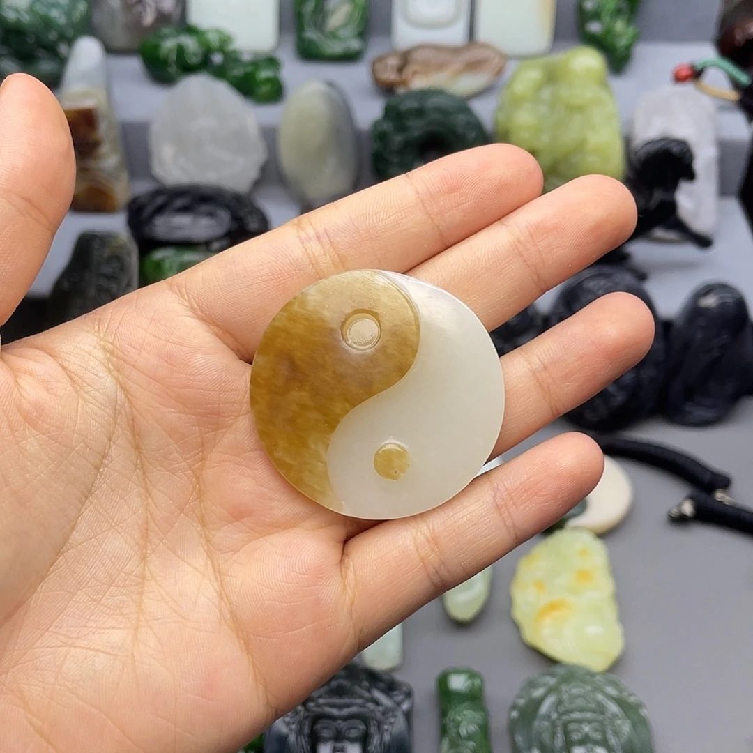十***子颈饰未镶嵌和田玉