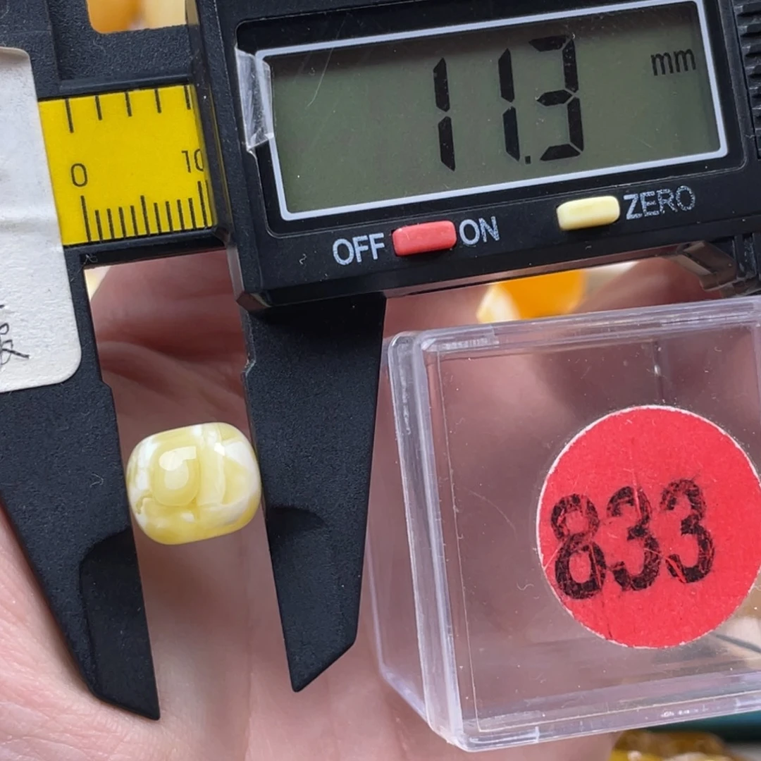 蜜蜡未镶嵌珠宝奇石