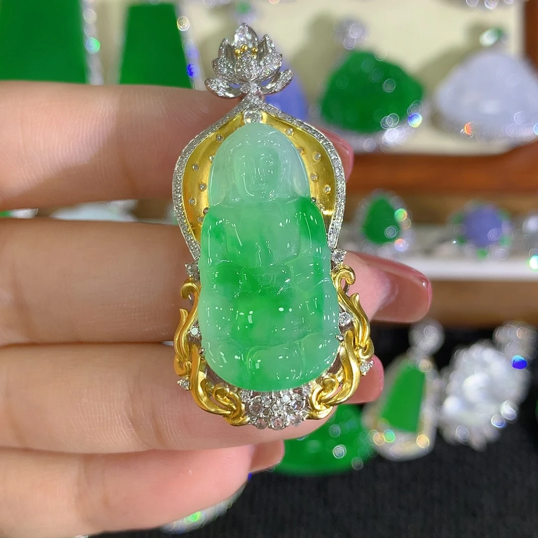 颈饰18K金镶嵌翡翠观音