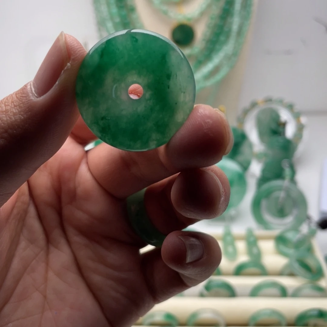 石英质玉未镶嵌颈饰