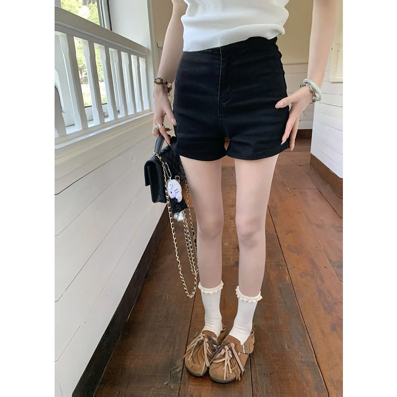 张爆爆 黑色牛仔短裤