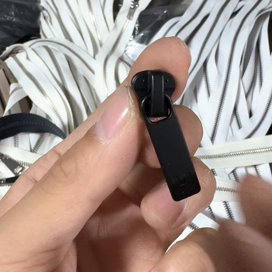 副***店半斤黑色树脂拉头5号