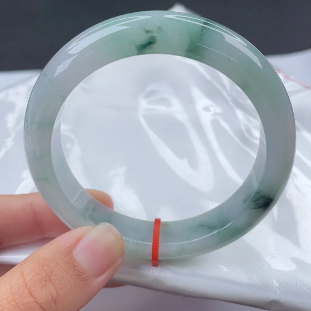 翡翠手镯未镶嵌正圈